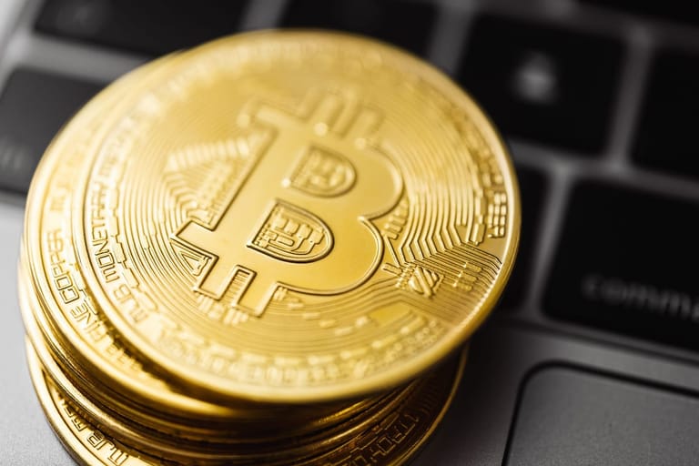 Prompt Akpro Lab: physical cryptocurrency coins