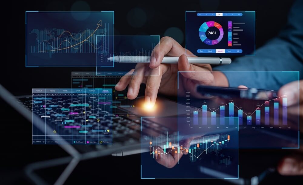 Immediate Alrex analityk pracujący z komputerem